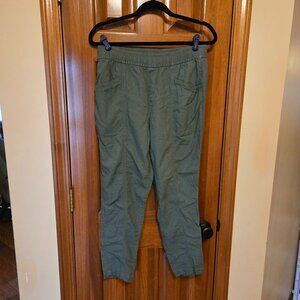 GAP Women's Cargo olive green, high rise elastic waist, medium pull-on pant